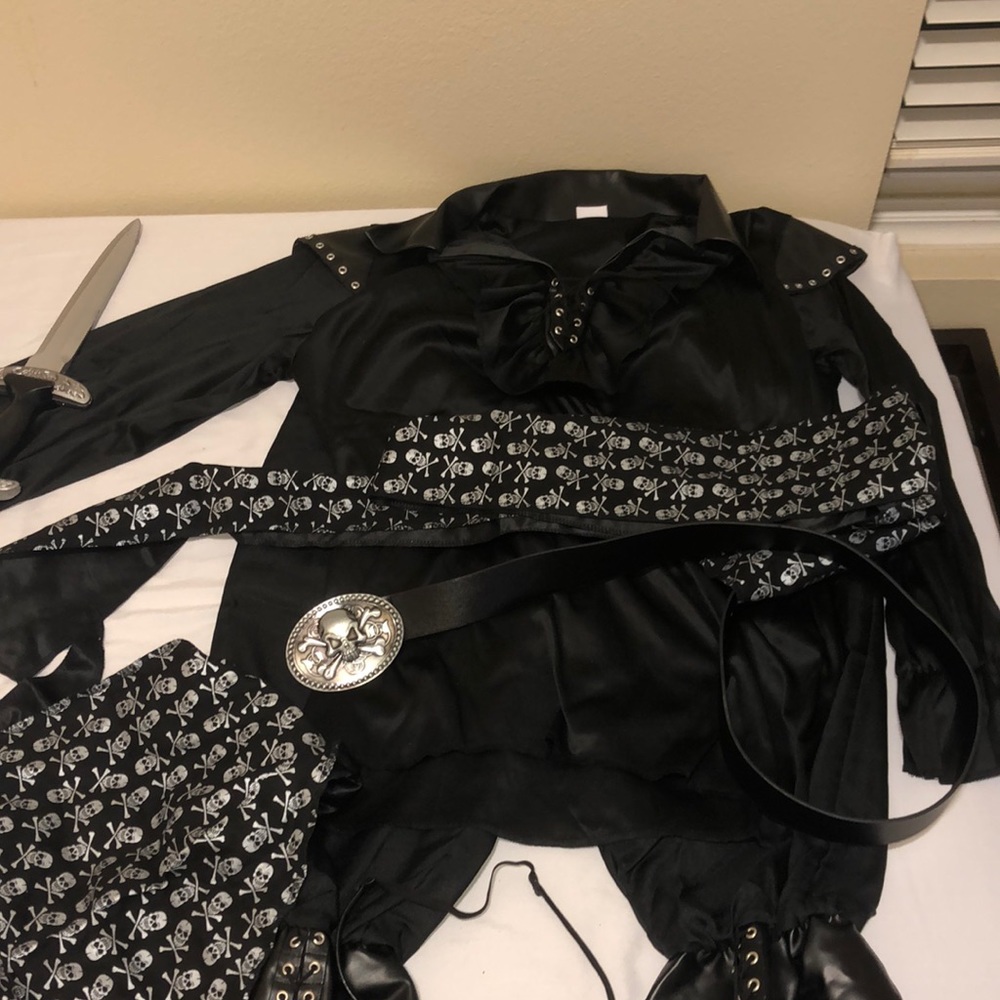 Halloween men’s pirate costume